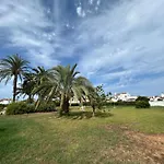 Cerca De La Playa *